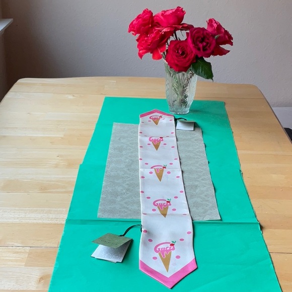 🍦 GUCCI ICE CREAM SCARF 🍦NWT 🍦 - Picture 2 of 16
